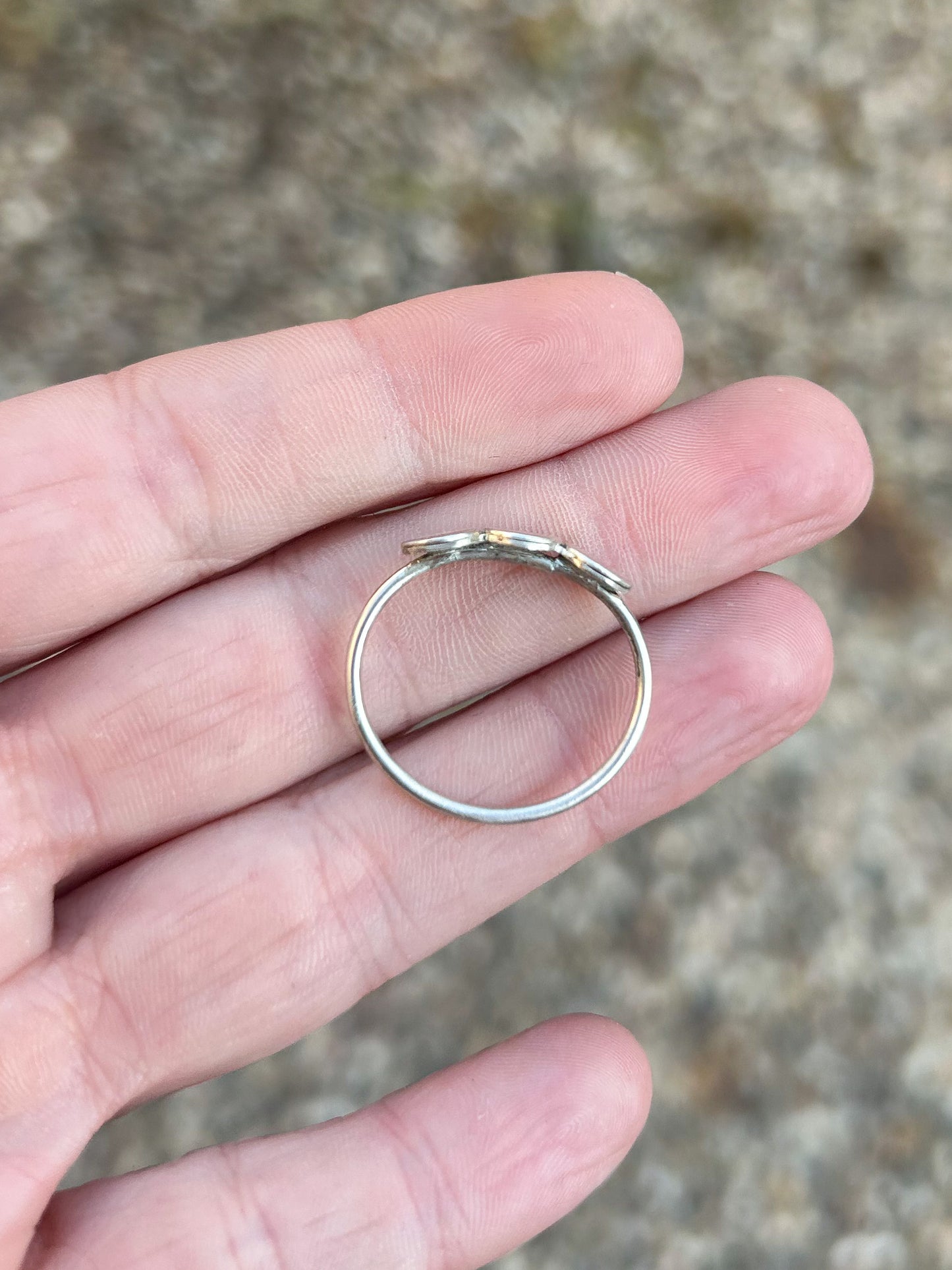 Curved trinity ring sz 8.5