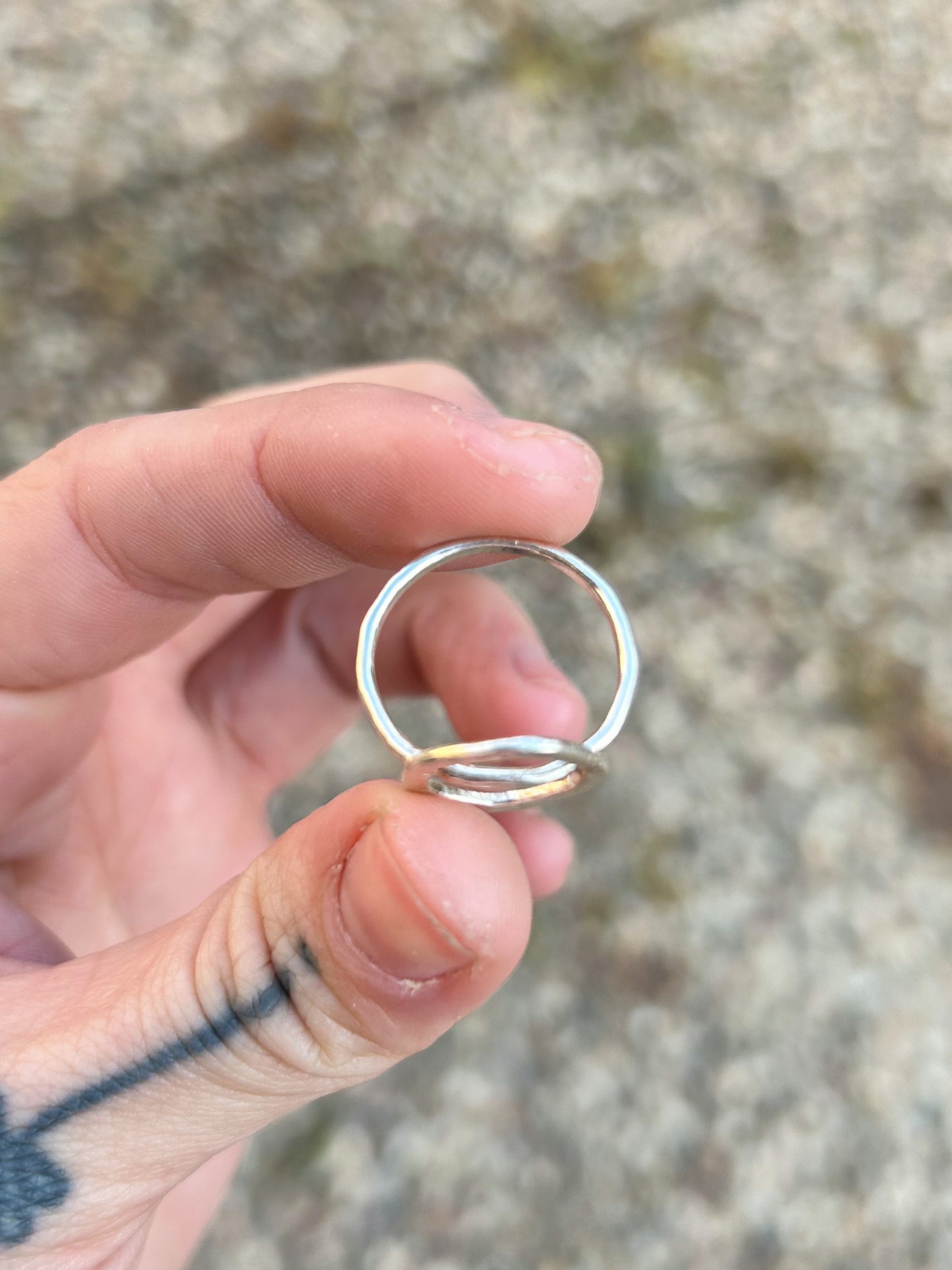 Hammered loop ring sz 7