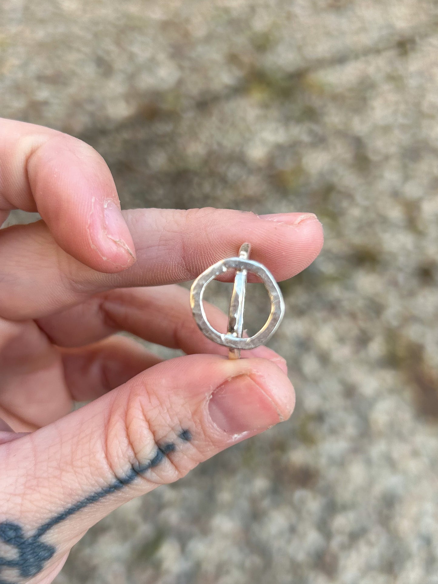 Hammered loop ring sz 7