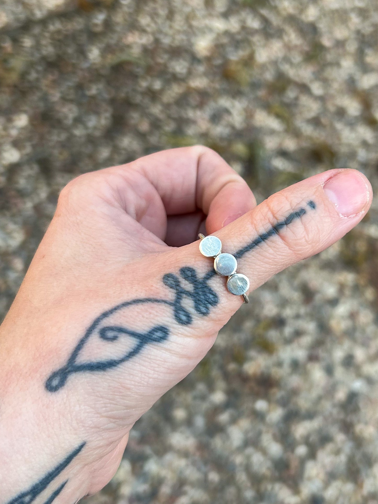 Curved trinity ring sz 8.5