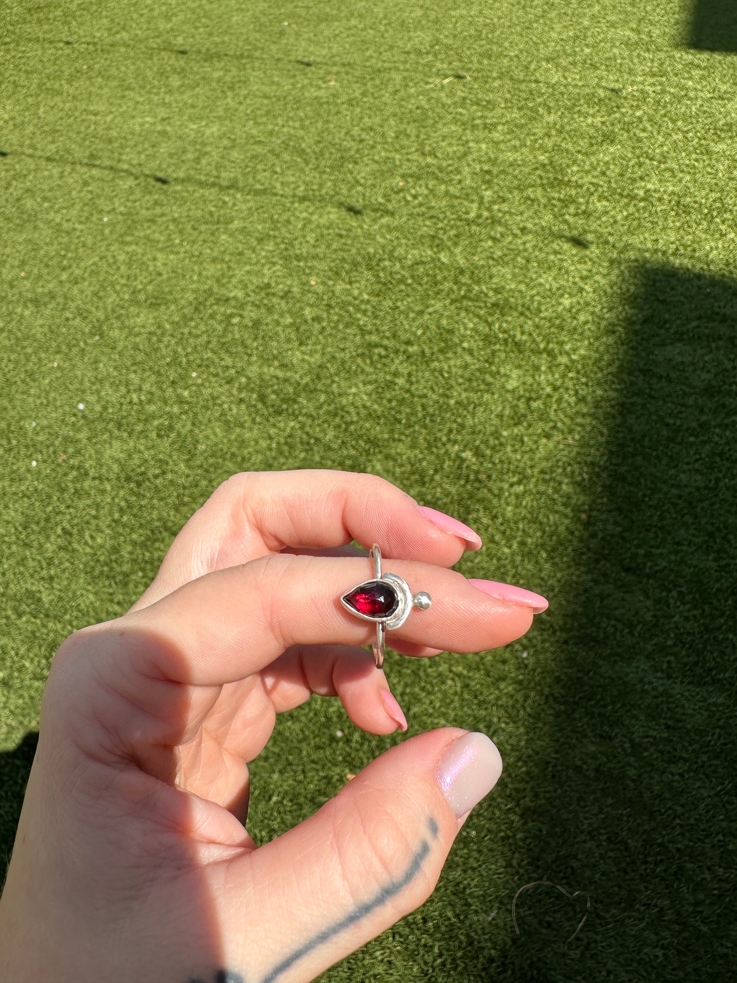 Garnet teardrop ring sz 9