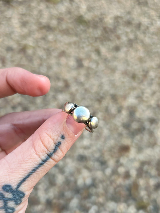 Silver orb ring sz 7