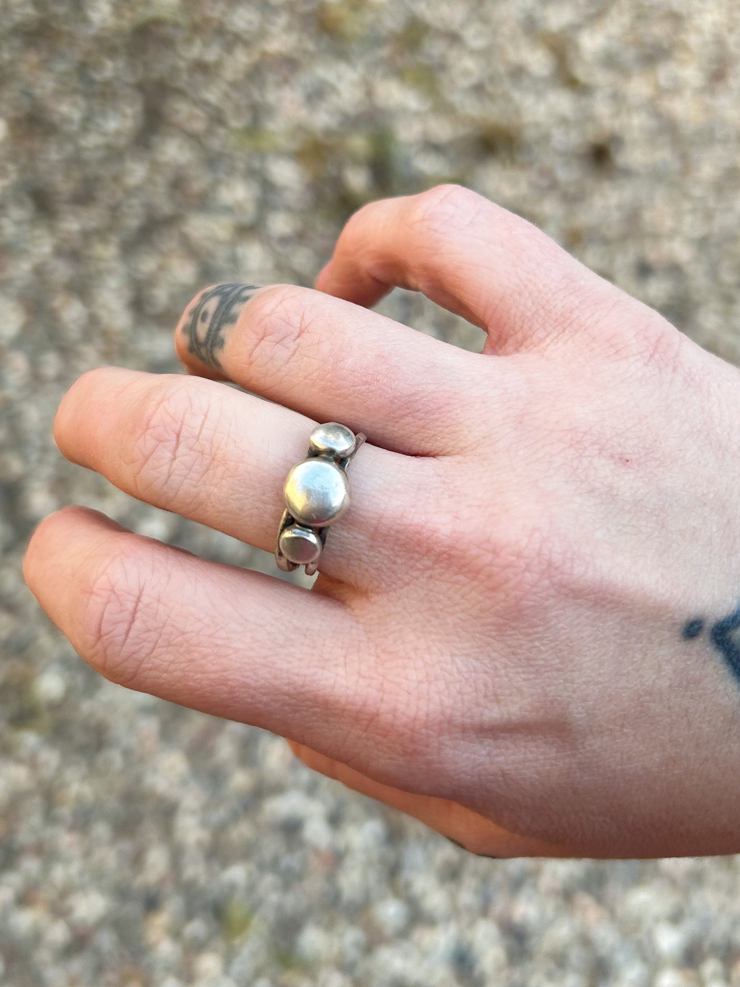 Silver orb ring sz 7