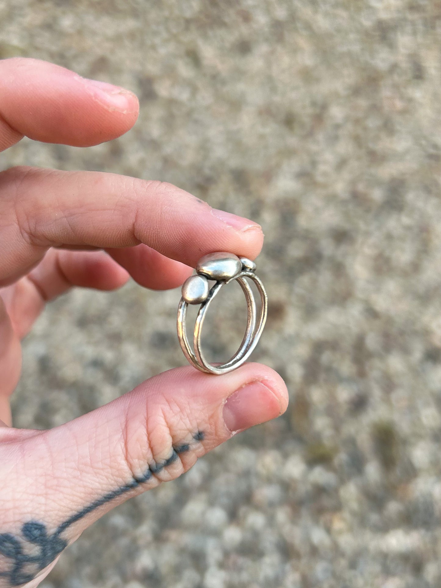 Silver orb ring sz 7